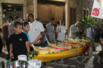 بالصور: مكتب كبوب سكسك للمحاماة يقدم فواكه وعصائر لمصلي مسجد السكسك بيافا